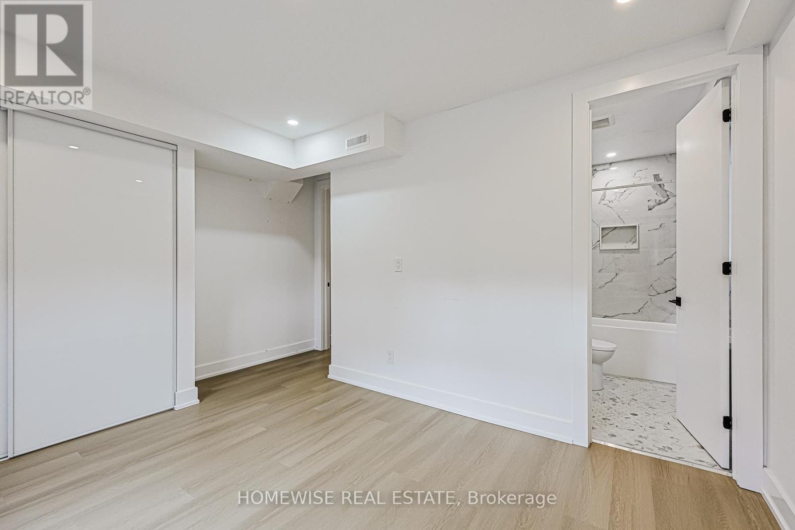 999 Eglington Avenue W, Toronto, ON