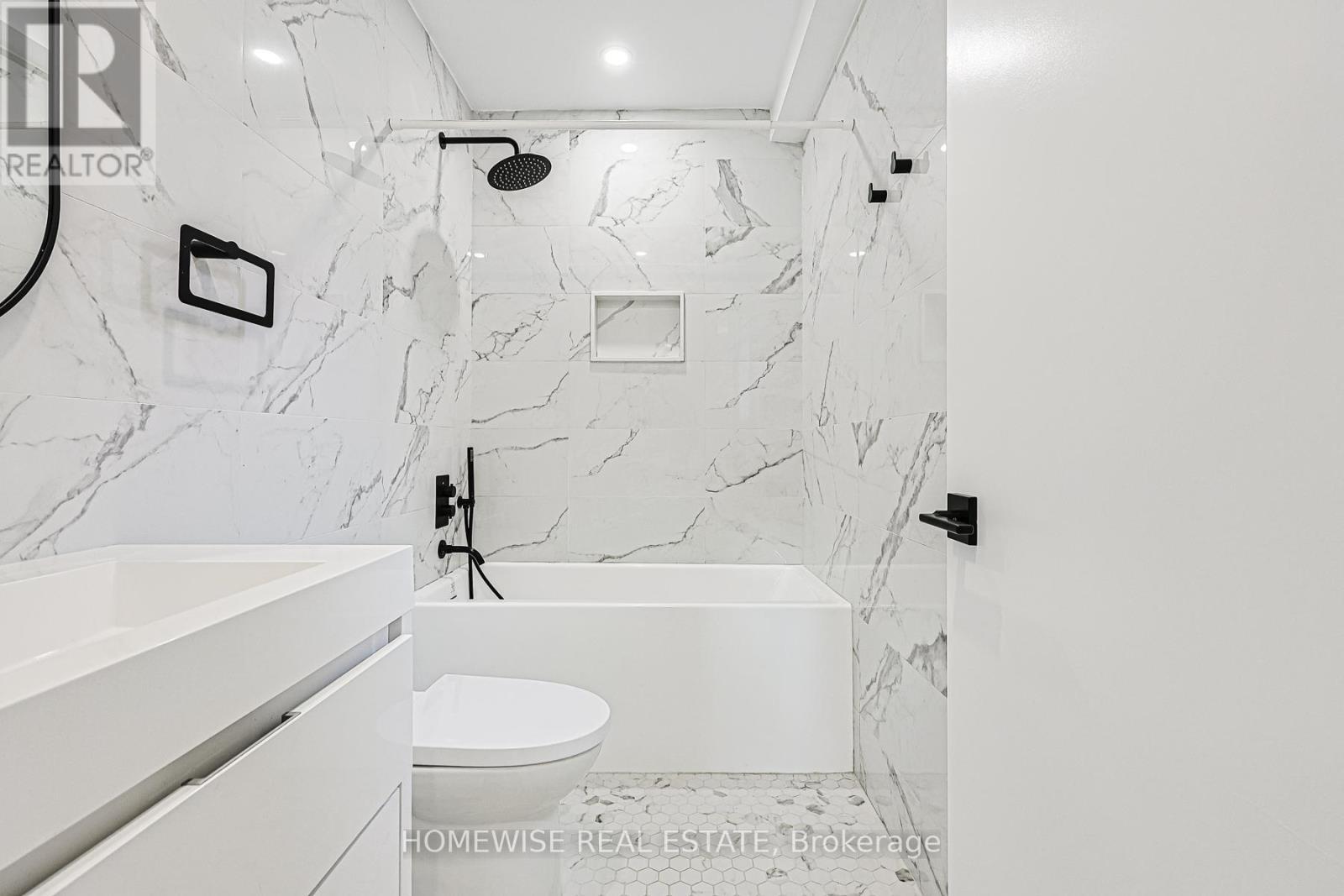 999 Eglington Avenue W, Toronto, ON