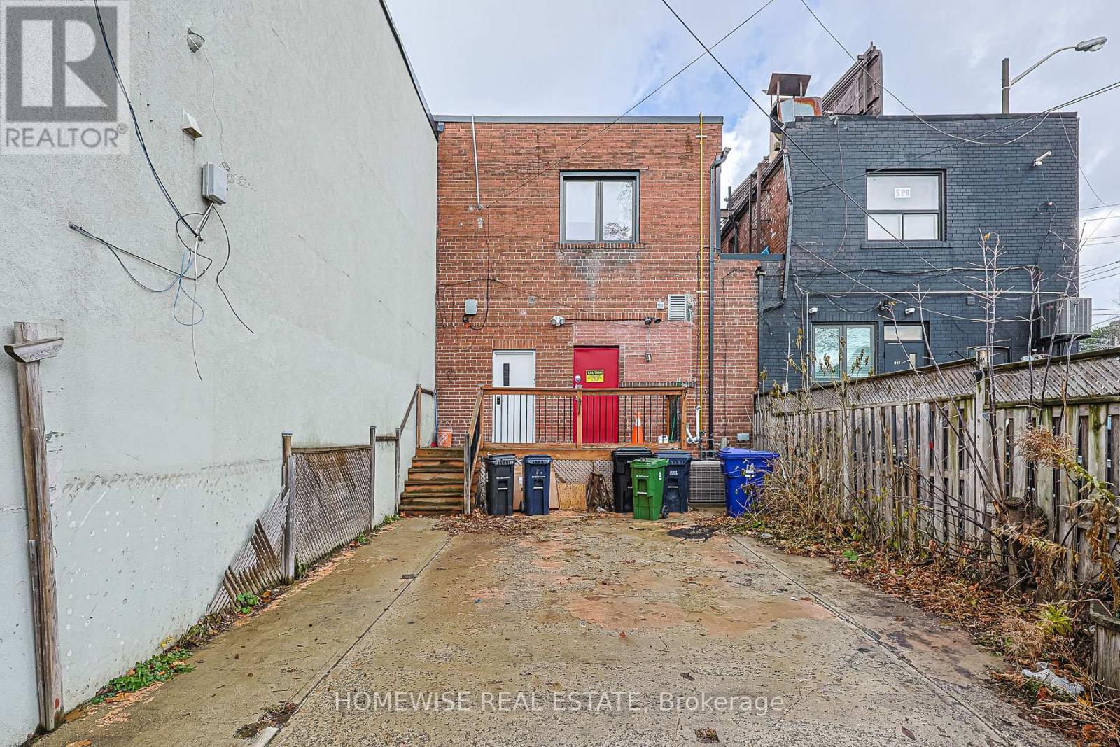 999 Eglington Avenue W, Toronto, ON