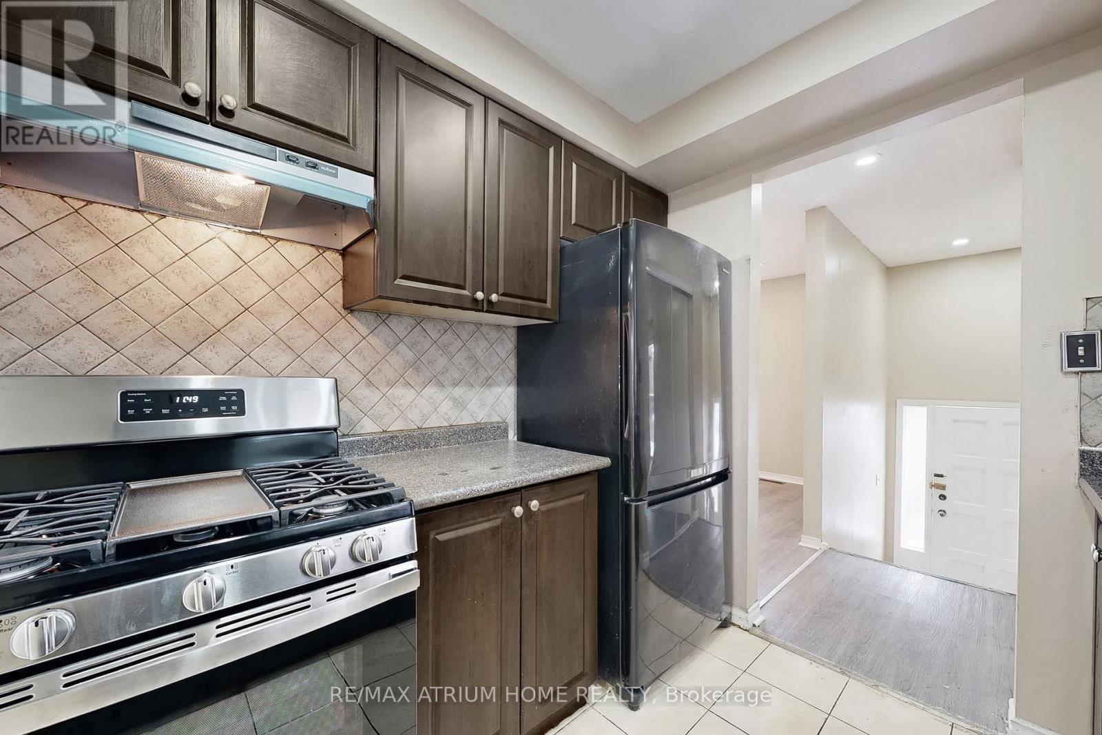 3 Plumbrook Crescent, Toronto, ON - Indoor Photo Showing Kitchen