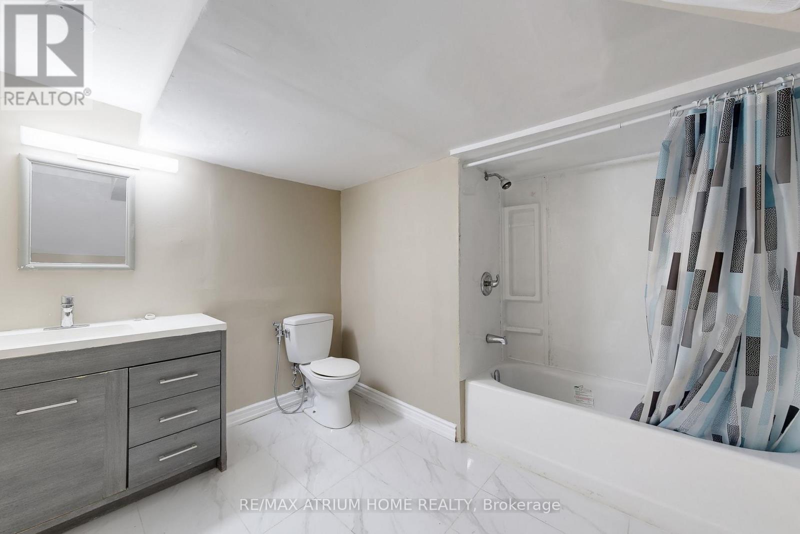 3 Plumbrook Crescent, Toronto, ON - Indoor Photo Showing Bathroom