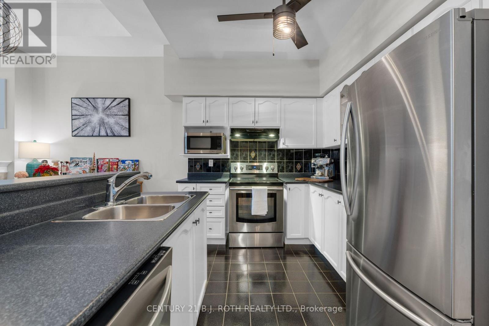 1987 Treetop Way, Pickering, ON - Indoor Photo Showing Kitchen With Double Sink