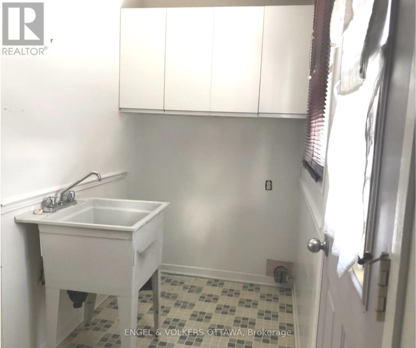 2924 Ahearn Avenue S, Ottawa, ON - Indoor Photo Showing Laundry Room