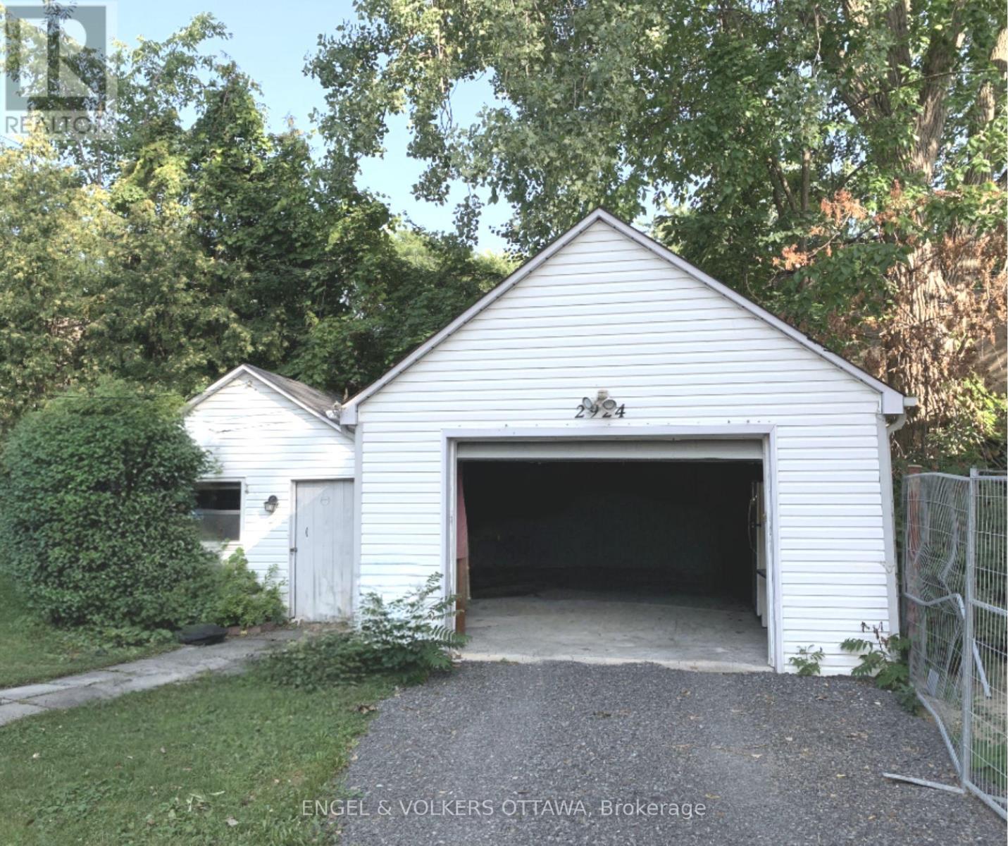 2924 Ahearn Avenue S, Ottawa, ON - Outdoor