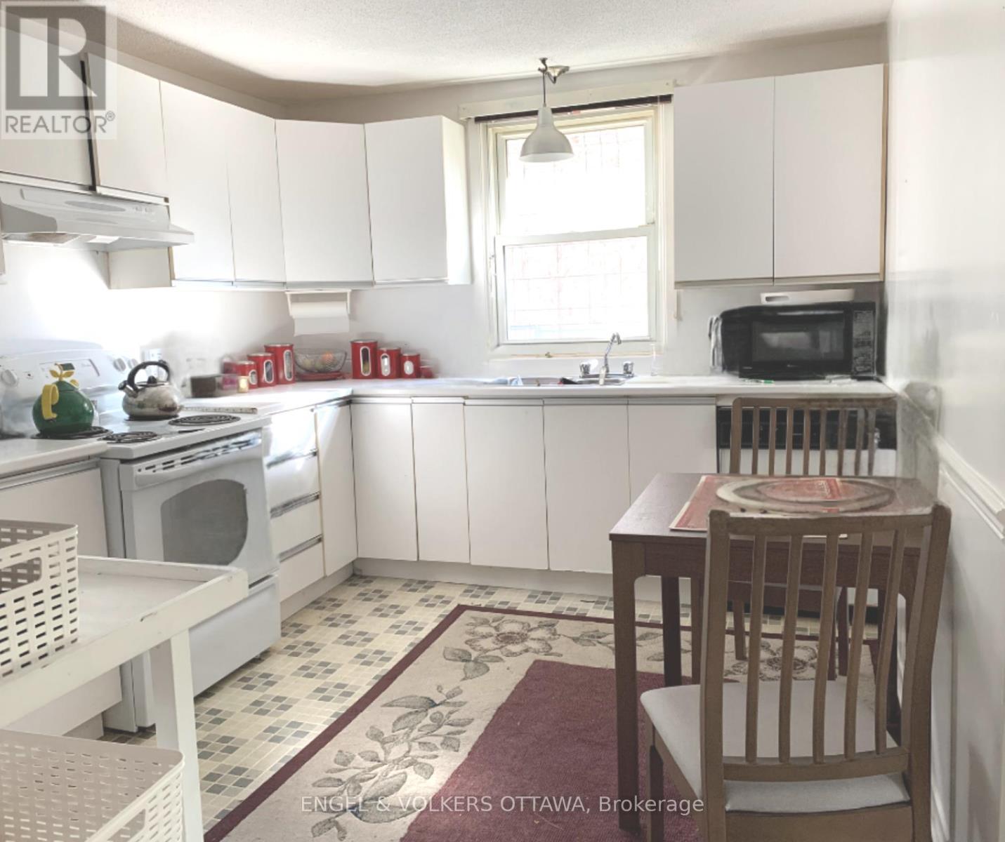 2924 Ahearn Avenue S, Ottawa, ON - Indoor Photo Showing Kitchen