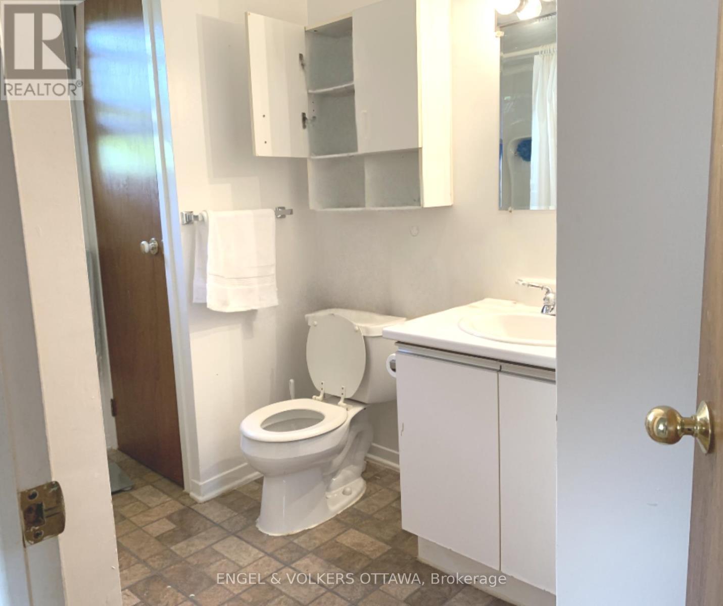 2924 Ahearn Avenue S, Ottawa, ON - Indoor Photo Showing Bathroom