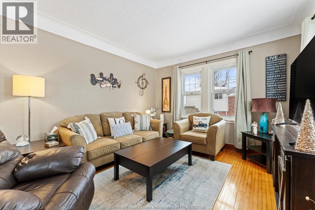127 Balaclava Street South, Amherstburg, ON - Indoor Photo Showing Living Room