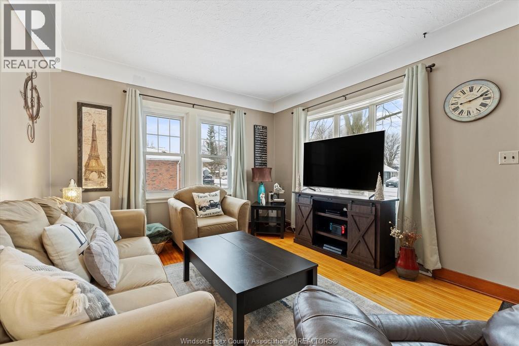 127 Balaclava Street South, Amherstburg, ON - Indoor Photo Showing Living Room