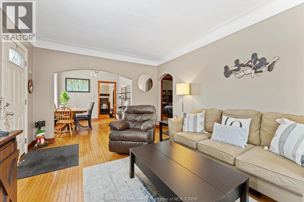 127 Balaclava Street South, Amherstburg, ON - Indoor Photo Showing Living Room