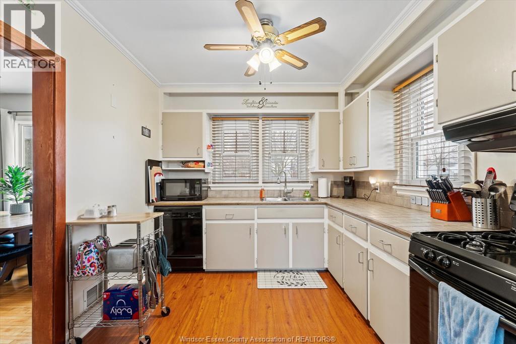 127 Balaclava Street South, Amherstburg, ON - Indoor Photo Showing Kitchen With Double Sink
