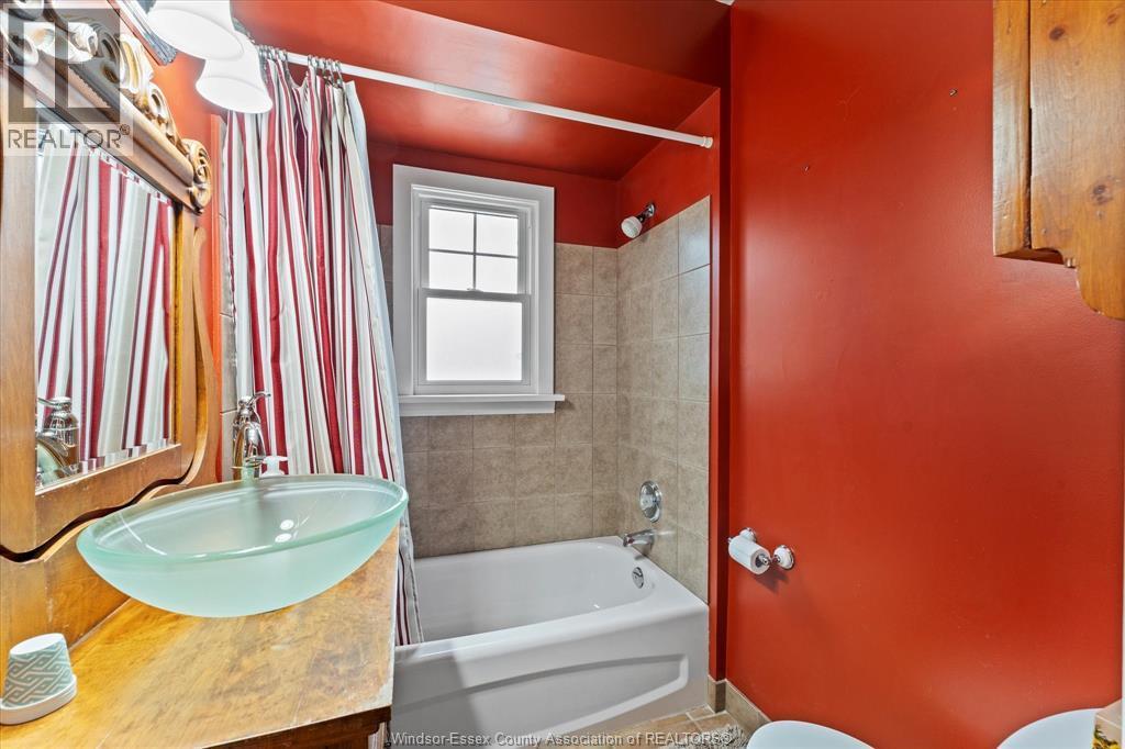 127 Balaclava Street South, Amherstburg, ON - Indoor Photo Showing Bathroom