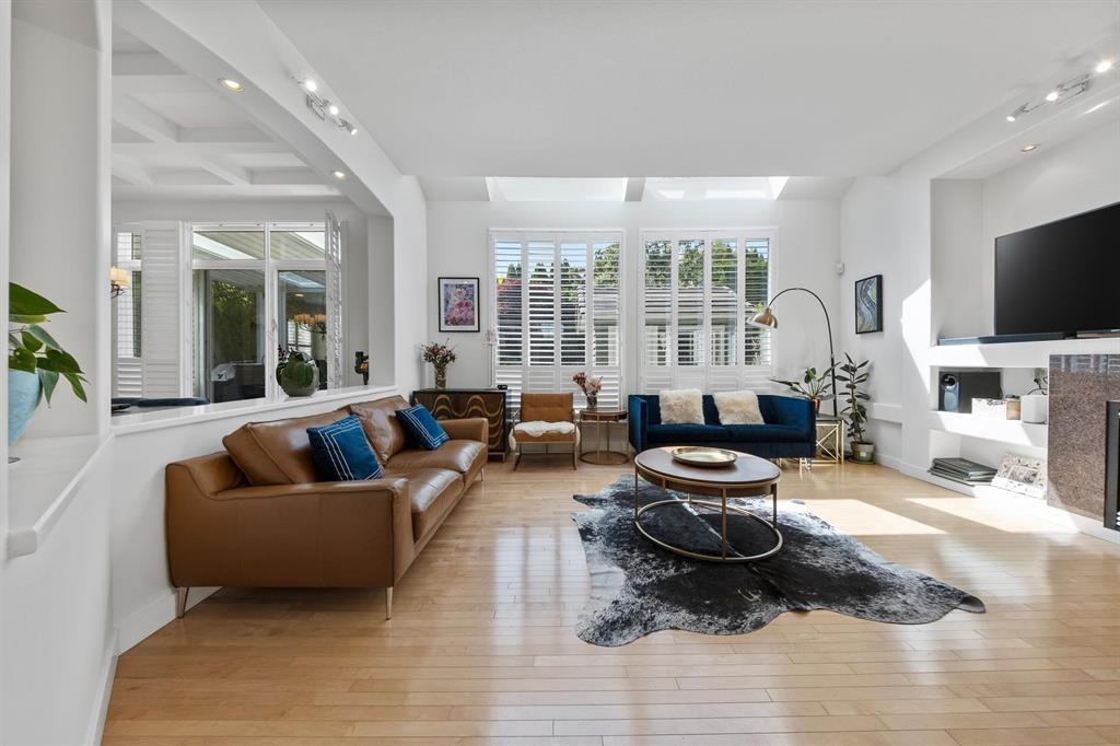 3311 155B Street, Surrey, BC - Indoor Photo Showing Living Room