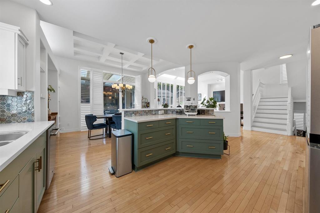 3311 155B Street, Surrey, BC - Indoor Photo Showing Kitchen With Upgraded Kitchen