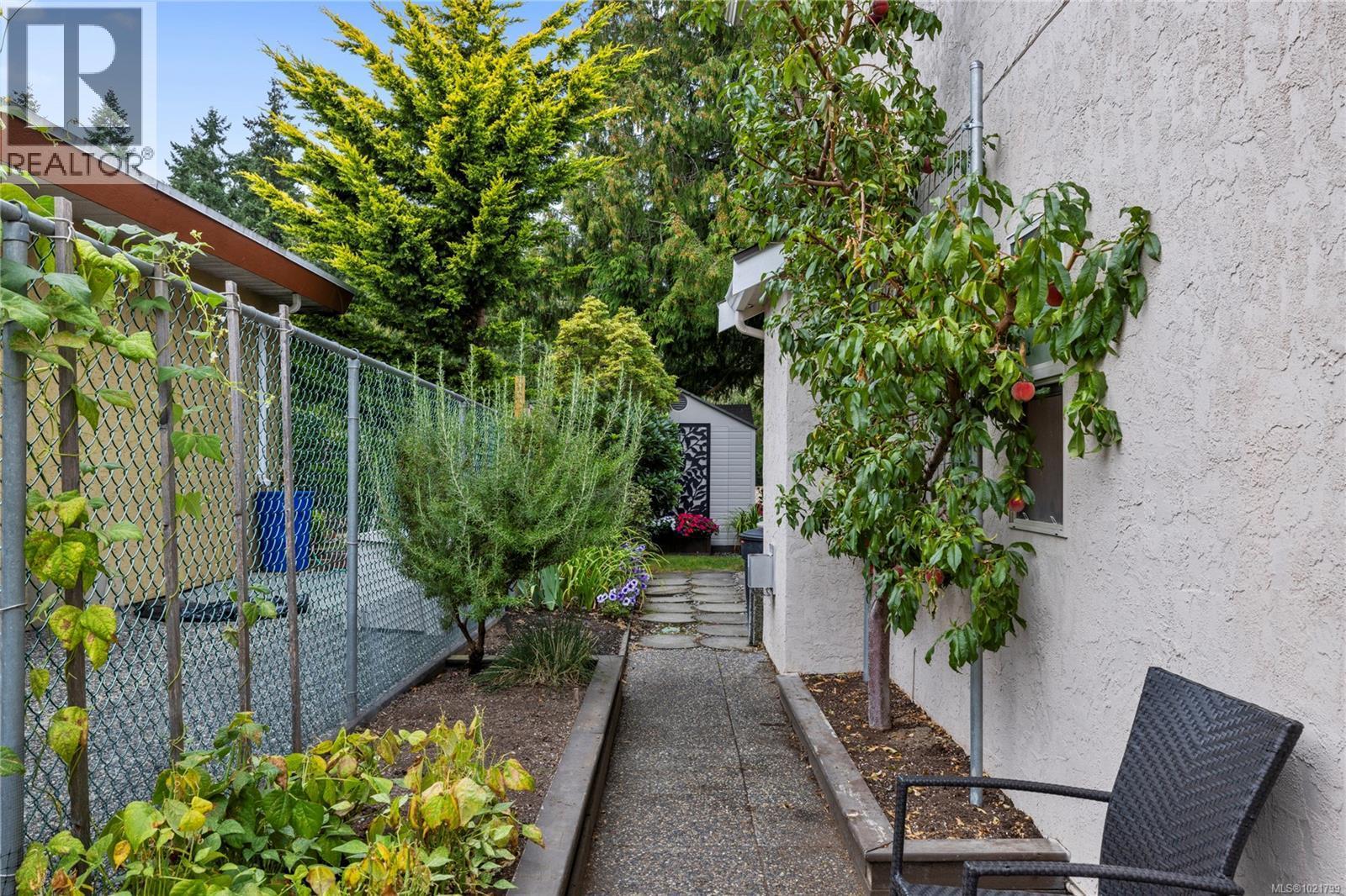 779 Mulholland Dr, Parksville, BC - Outdoor