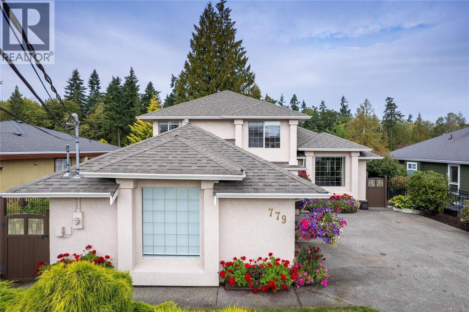 779 Mulholland Dr, Parksville, BC - Outdoor