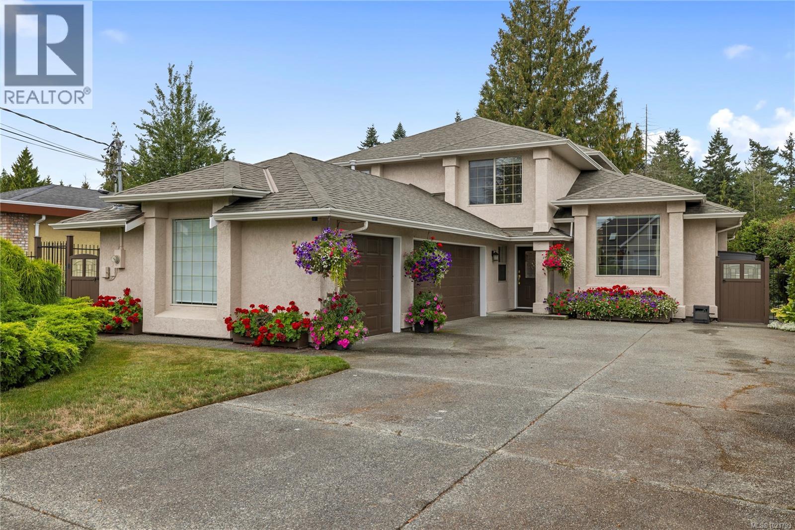 779 Mulholland Dr, Parksville, BC - Outdoor With Facade