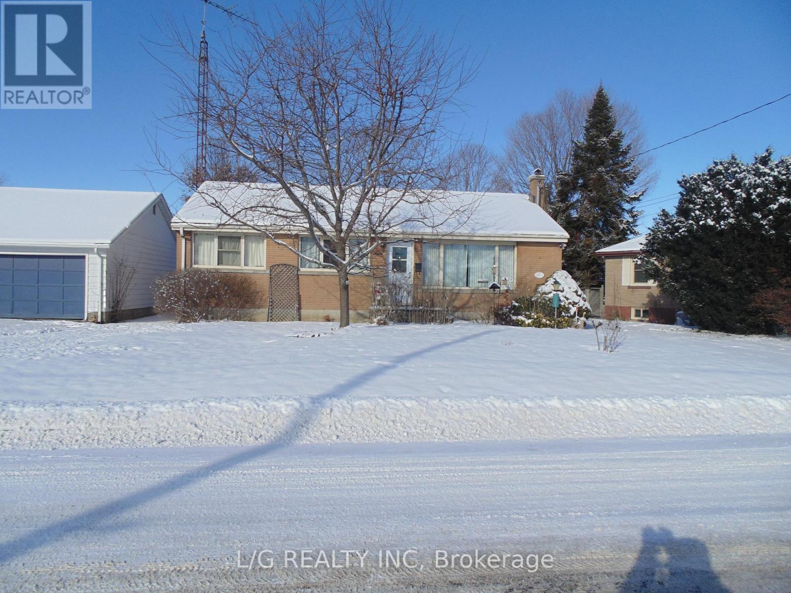 4 Brookview Crescent, Brockville, ON - Outdoor