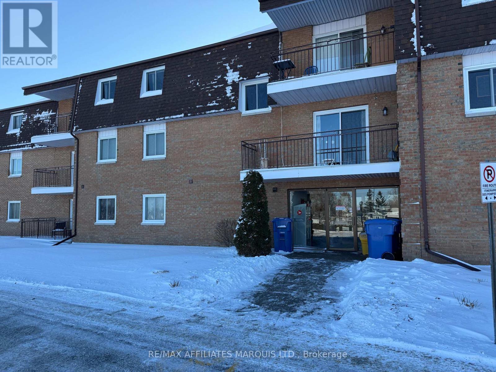 Main entrance - 307 - 220 Kenyon Street W, North Glengarry, ON - Outdoor With Balcony