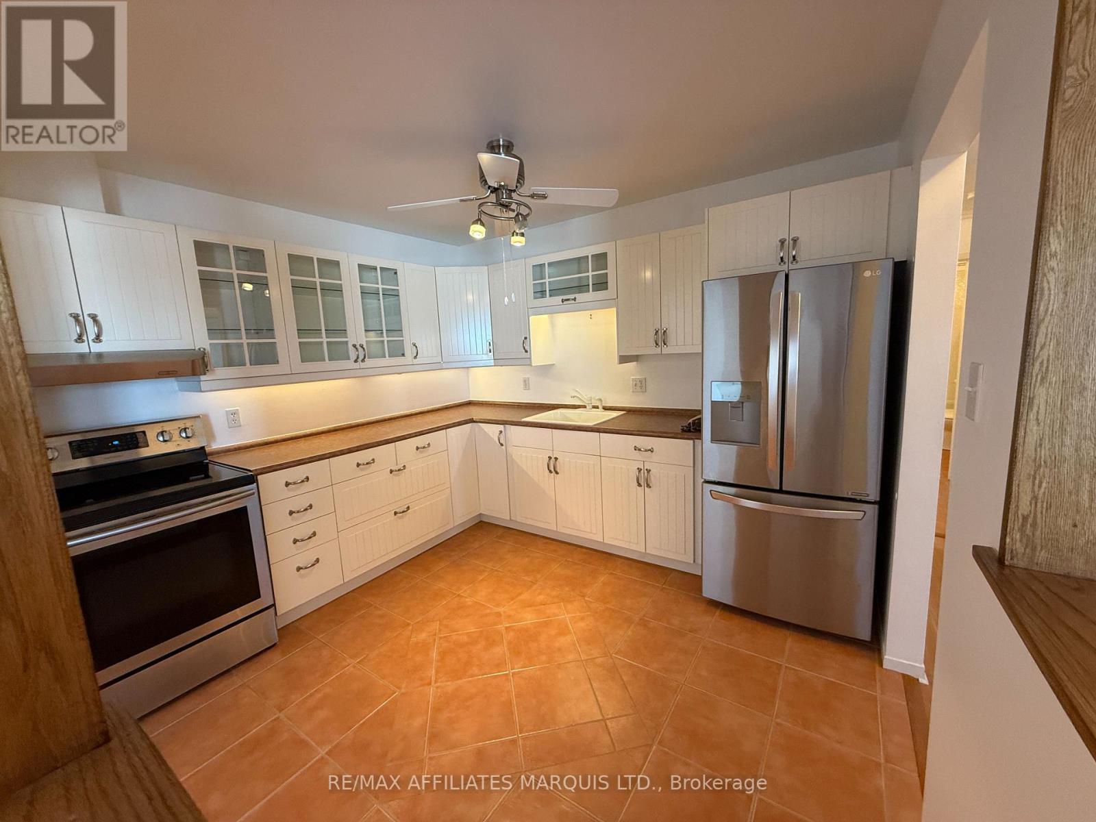 Kitchen with stainless steel appliances. - 307 - 220 Kenyon Street W, North Glengarry, ON - Indoor Photo Showing Kitchen With Stainless Steel Kitchen