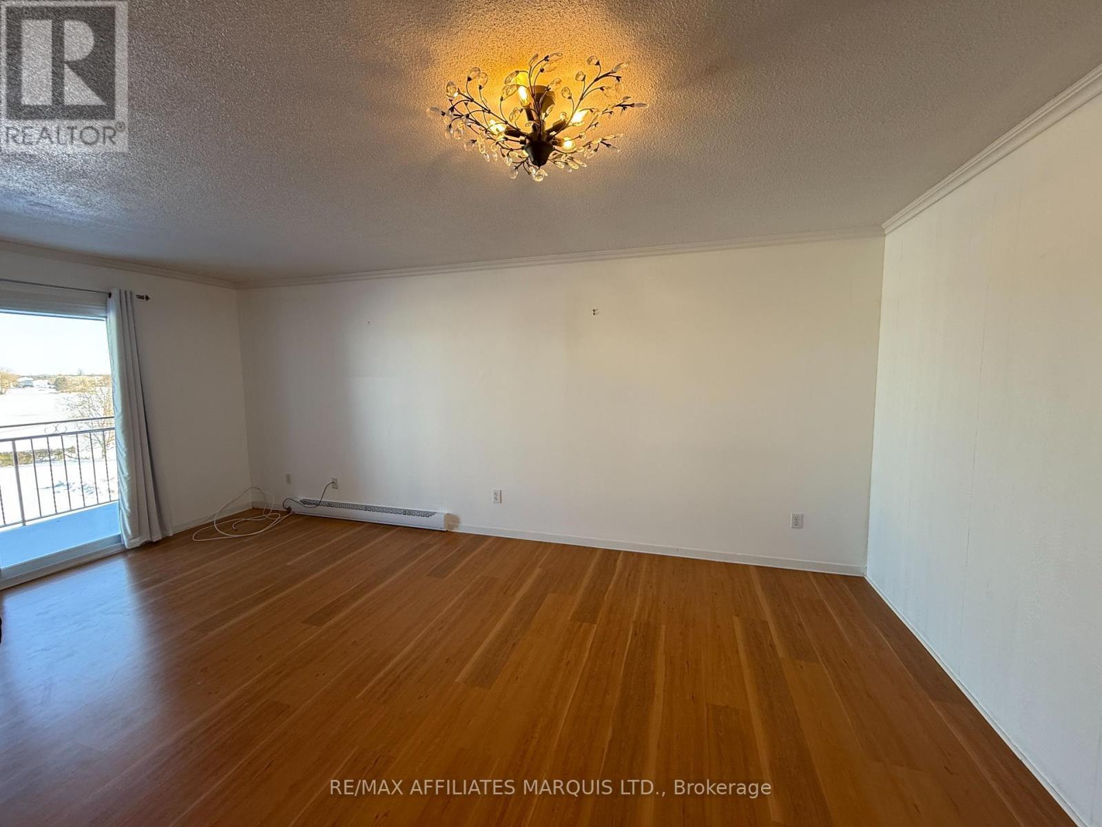 307 - 220 Kenyon Street W, North Glengarry, ON - Indoor Photo Showing Other Room