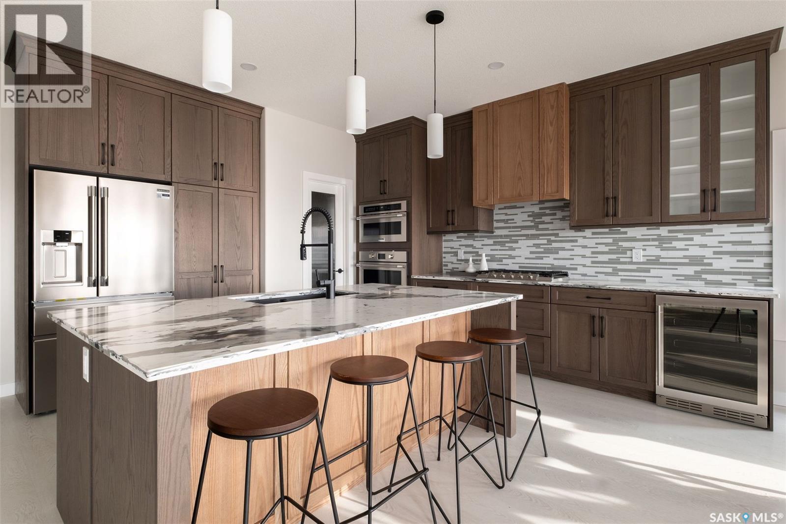 3748 Gee Crescent, Regina, SK - Indoor Photo Showing Kitchen With Upgraded Kitchen