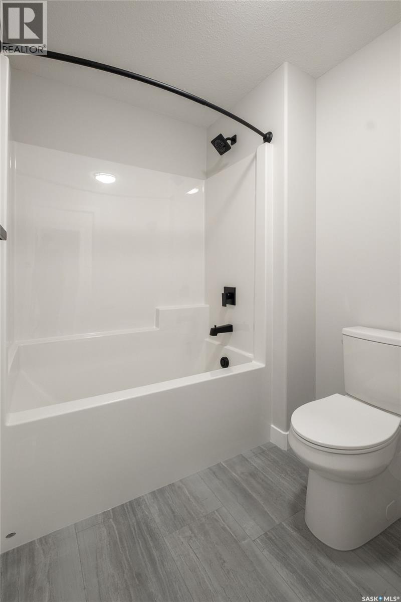 3748 Gee Crescent, Regina, SK - Indoor Photo Showing Bathroom