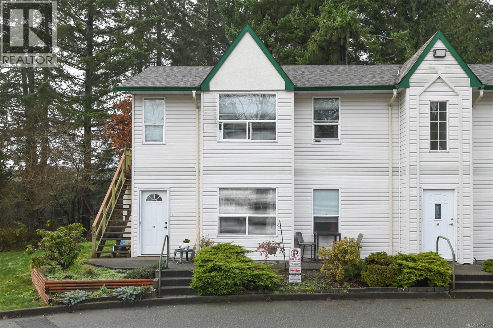 View of front of property with stairs and roof with shingles - 31 1535 Dingwall Rd, Courtenay, BC - Outdoor