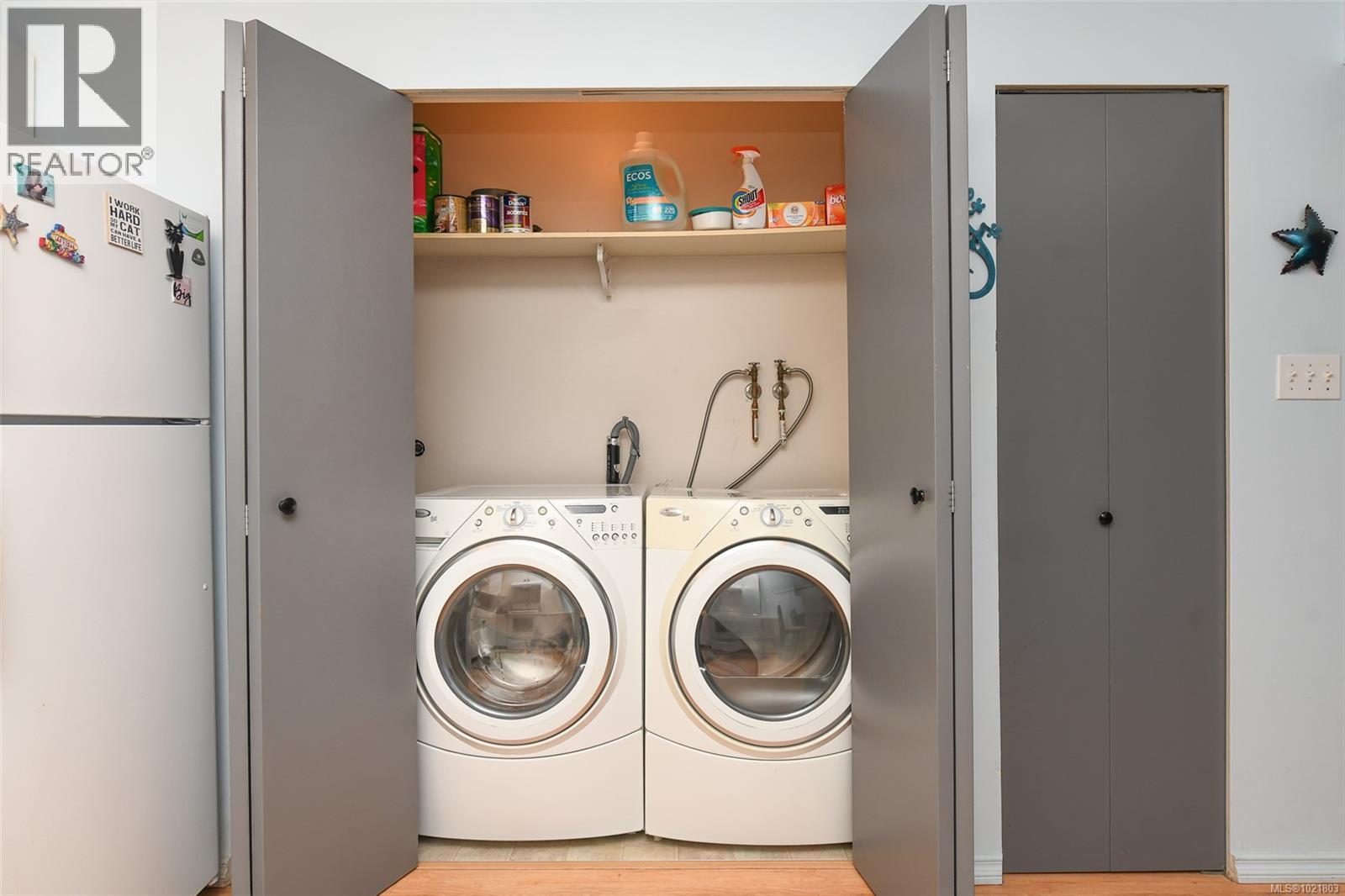 Washroom featuring separate washer and dryer - 31 1535 Dingwall Rd, Courtenay, BC - Indoor Photo Showing Laundry Room