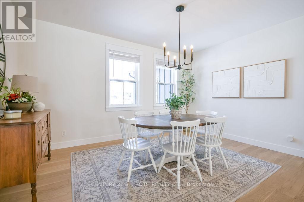 63 Highland Drive, Oro-Medonte, ON - Indoor Photo Showing Dining Room