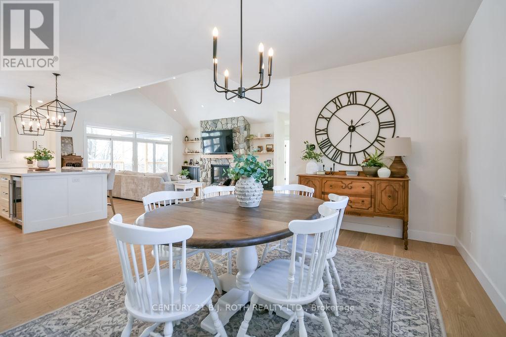 63 Highland Drive, Oro-Medonte, ON - Indoor Photo Showing Dining Room