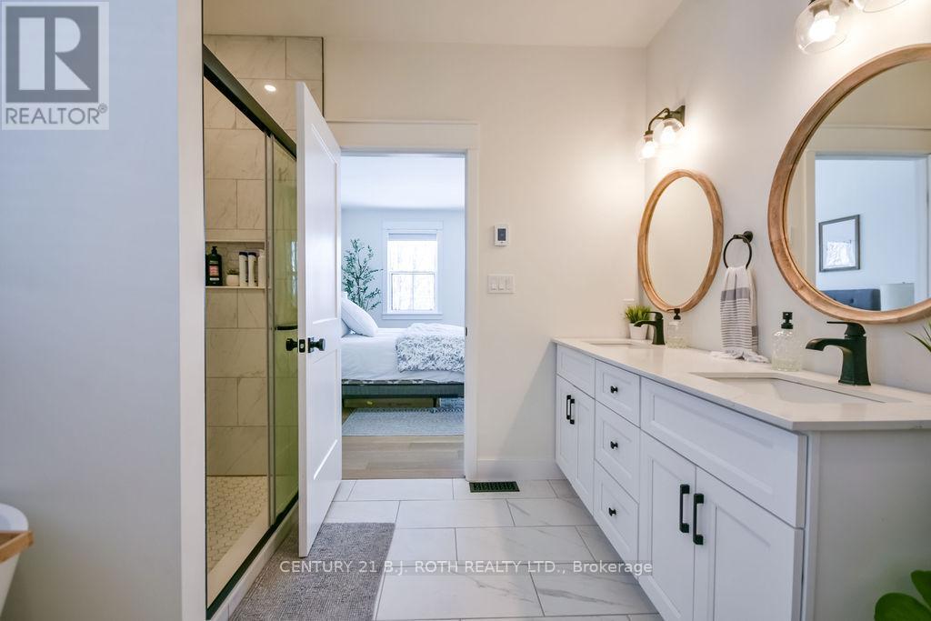 63 Highland Drive, Oro-Medonte, ON - Indoor Photo Showing Bathroom