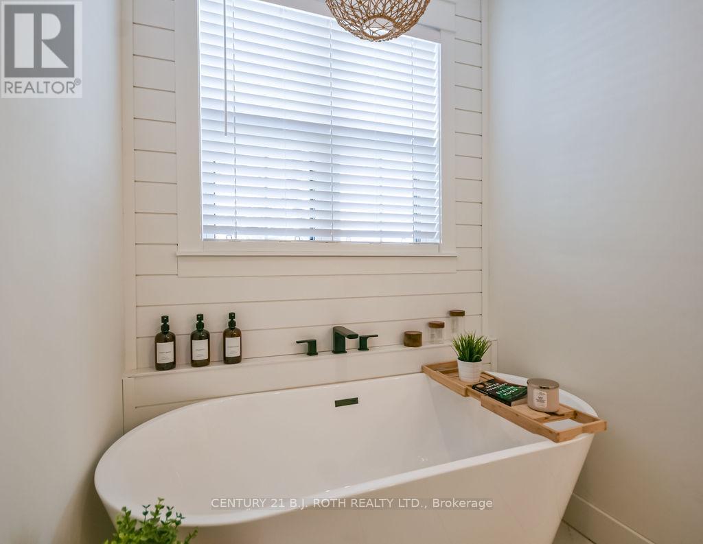 63 Highland Drive, Oro-Medonte, ON - Indoor Photo Showing Bathroom