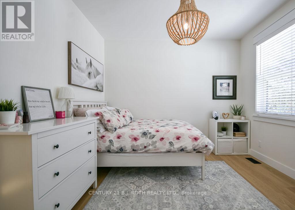 63 Highland Drive, Oro-Medonte, ON - Indoor Photo Showing Bedroom