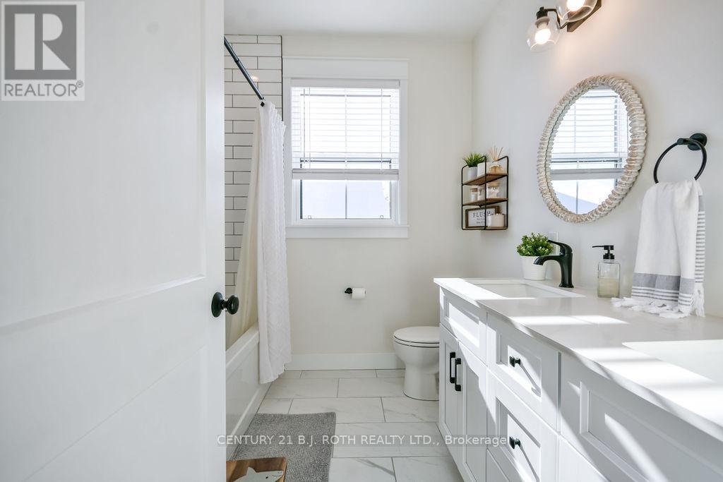 63 Highland Drive, Oro-Medonte, ON - Indoor Photo Showing Bathroom