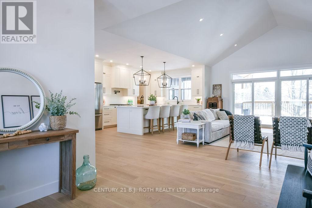 63 Highland Drive, Oro-Medonte, ON - Indoor Photo Showing Living Room