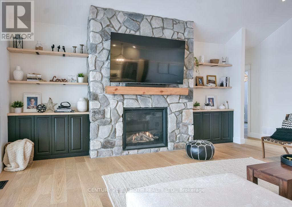 63 Highland Drive, Oro-Medonte, ON - Indoor Photo Showing Living Room With Fireplace