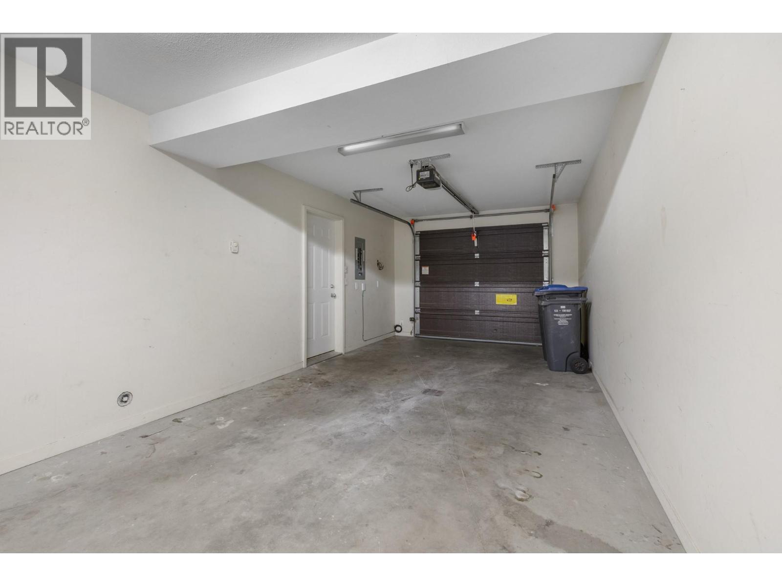 124 Mills Road Unit# 6, Kelowna, BC - Indoor Photo Showing Garage