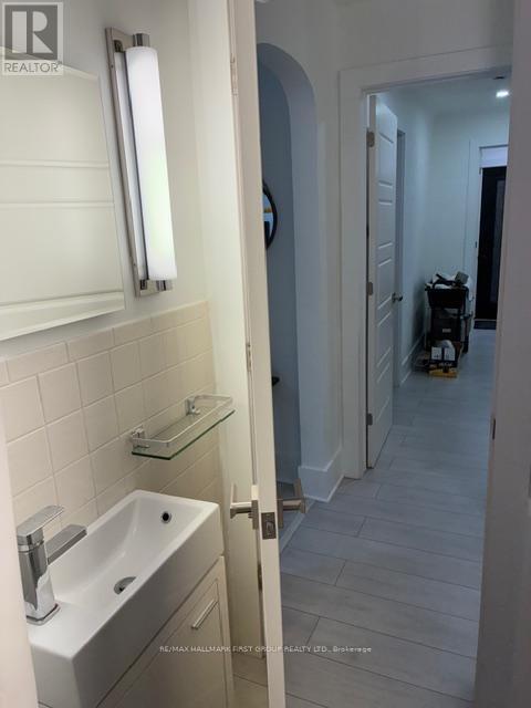 801 Ritson Road S, Oshawa (Lakeview), ON - Indoor Photo Showing Bathroom