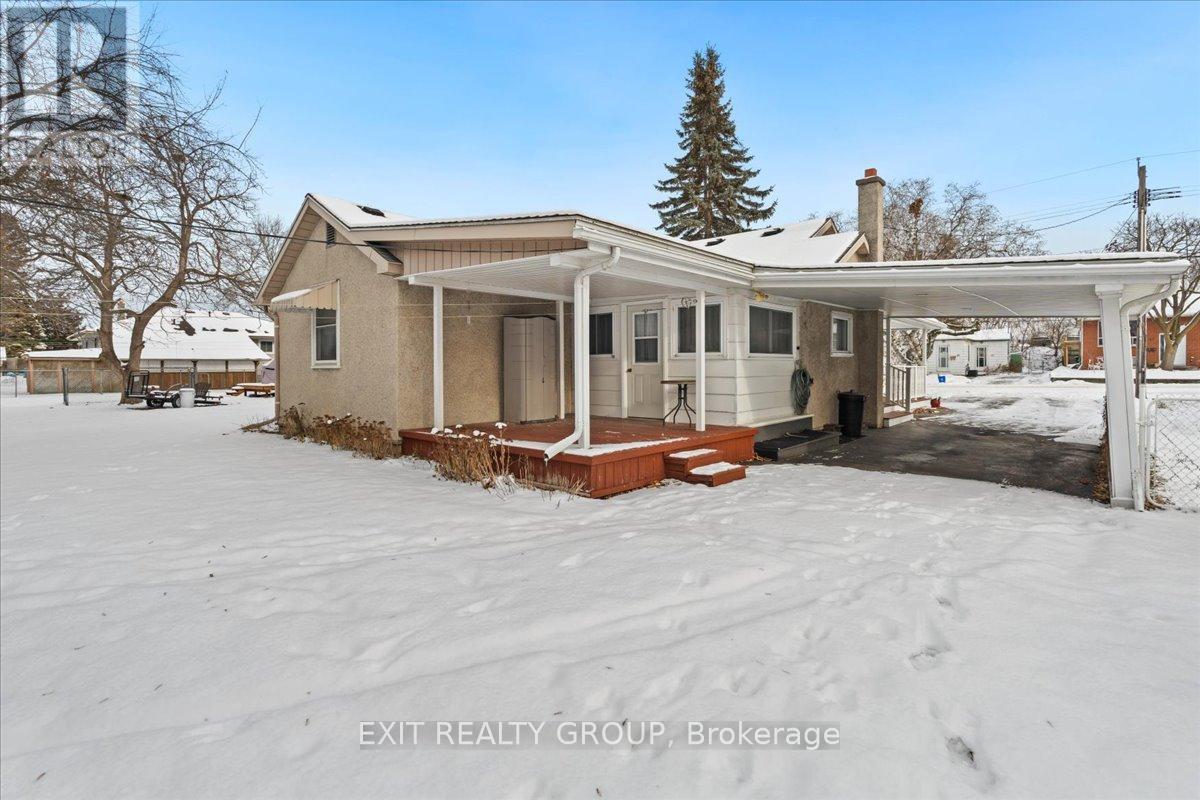 36 Valleyview Crescent, Belleville (Belleville Ward), ON - Outdoor