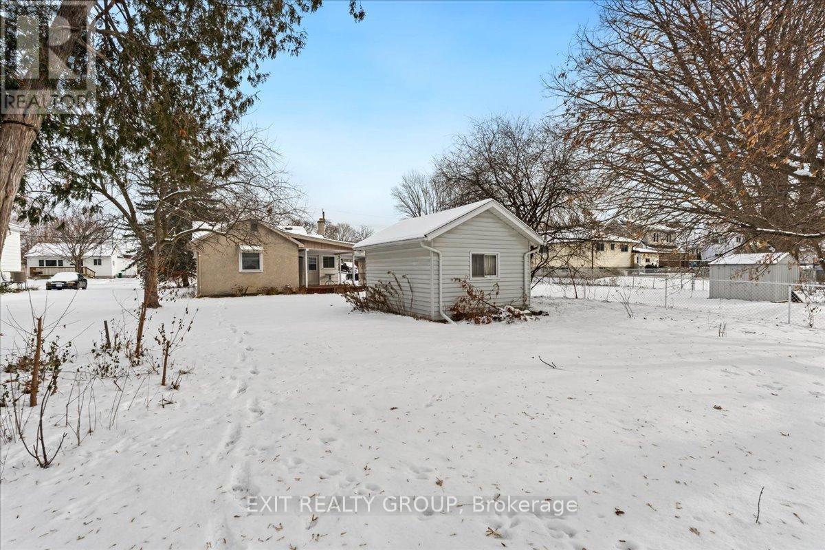 36 Valleyview Crescent, Belleville (Belleville Ward), ON - Outdoor