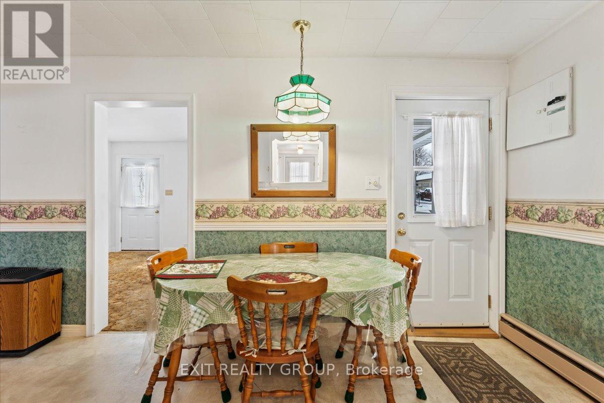 36 Valleyview Crescent, Belleville (Belleville Ward), ON - Indoor Photo Showing Dining Room