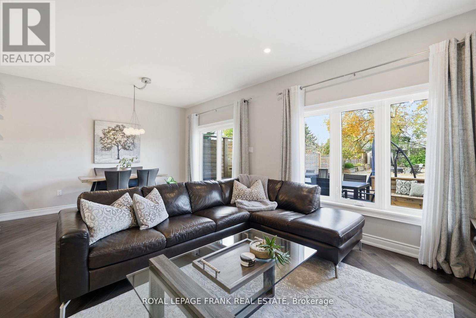 62 Helen Street, Kawartha Lakes (Bobcaygeon), ON - Indoor Photo Showing Living Room