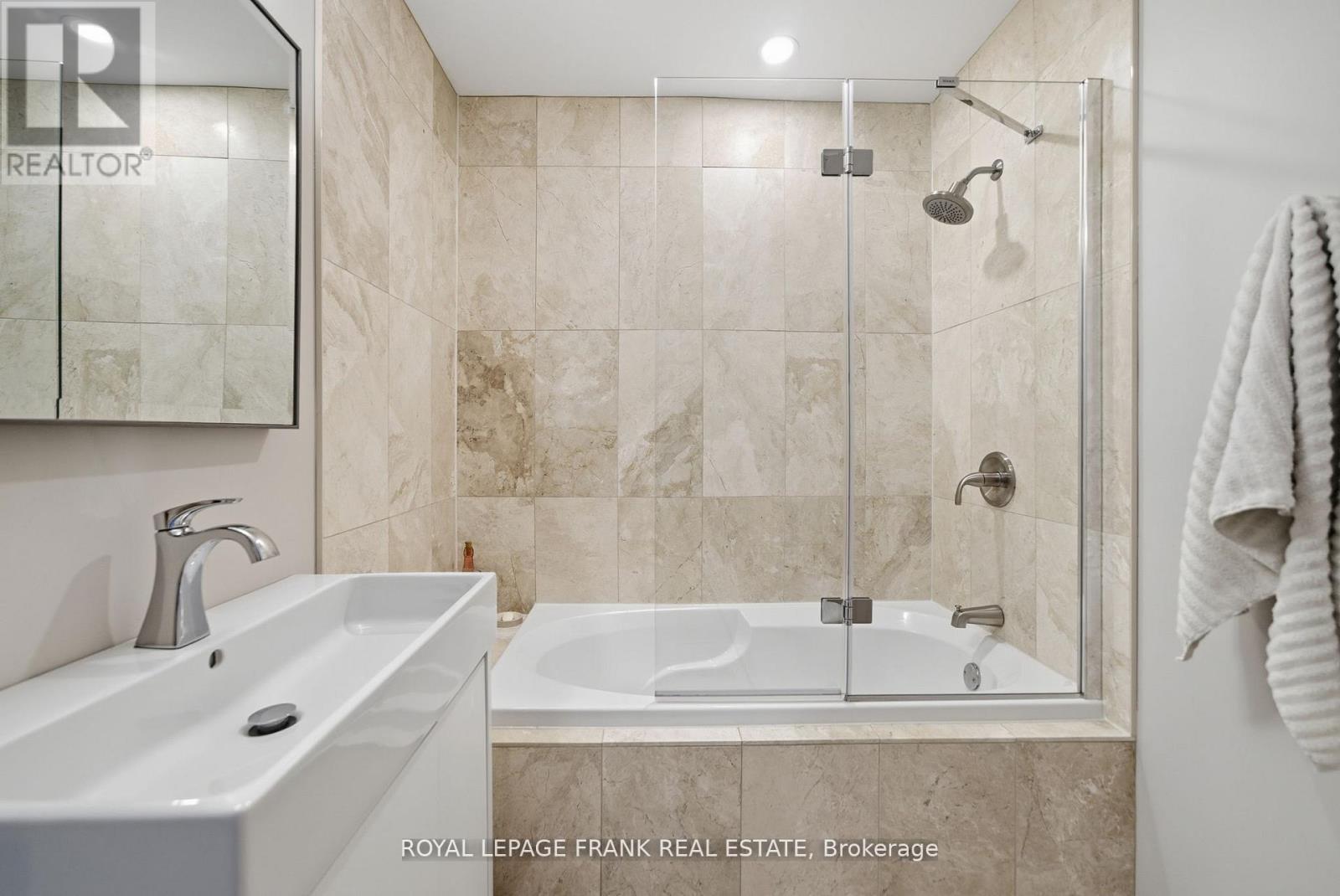 62 Helen Street, Kawartha Lakes (Bobcaygeon), ON - Indoor Photo Showing Bathroom