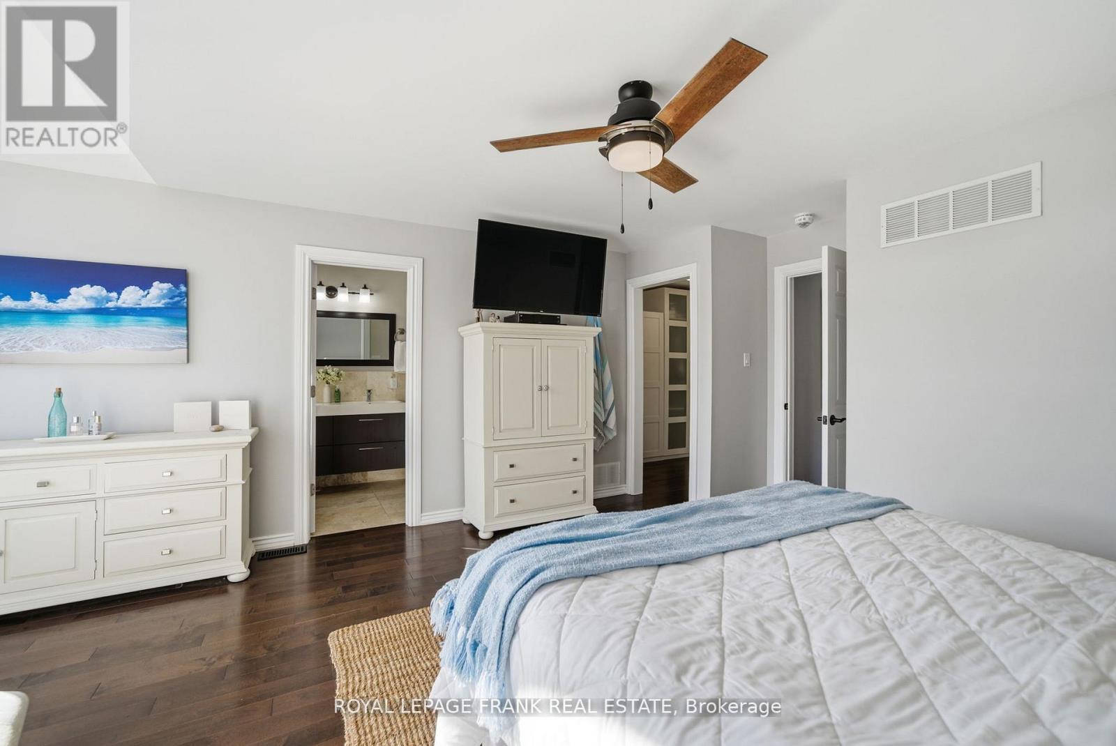 62 Helen Street, Kawartha Lakes (Bobcaygeon), ON - Indoor Photo Showing Bedroom