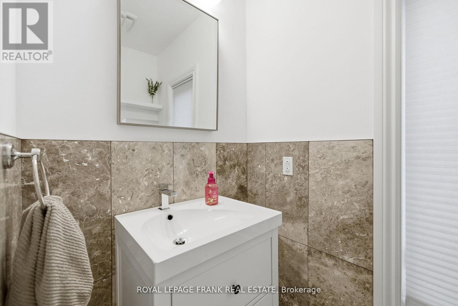 62 Helen Street, Kawartha Lakes (Bobcaygeon), ON - Indoor Photo Showing Bathroom