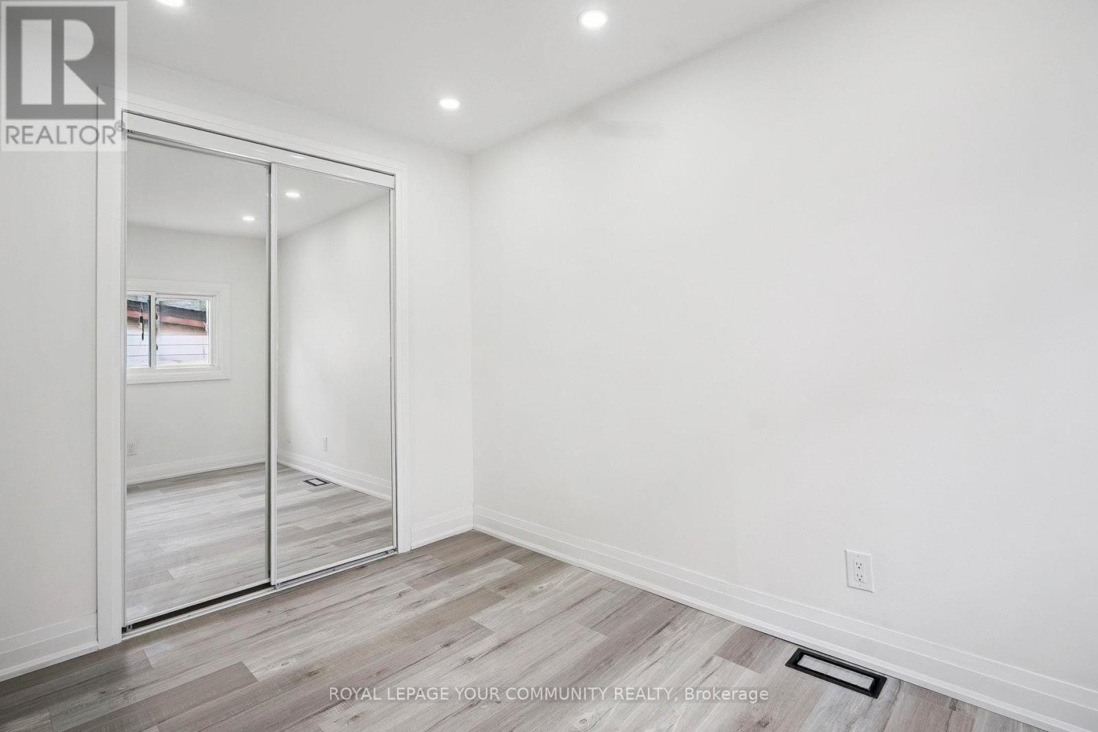 8 Merchison Avenue, Hamilton, ON - Indoor Photo Showing Other Room