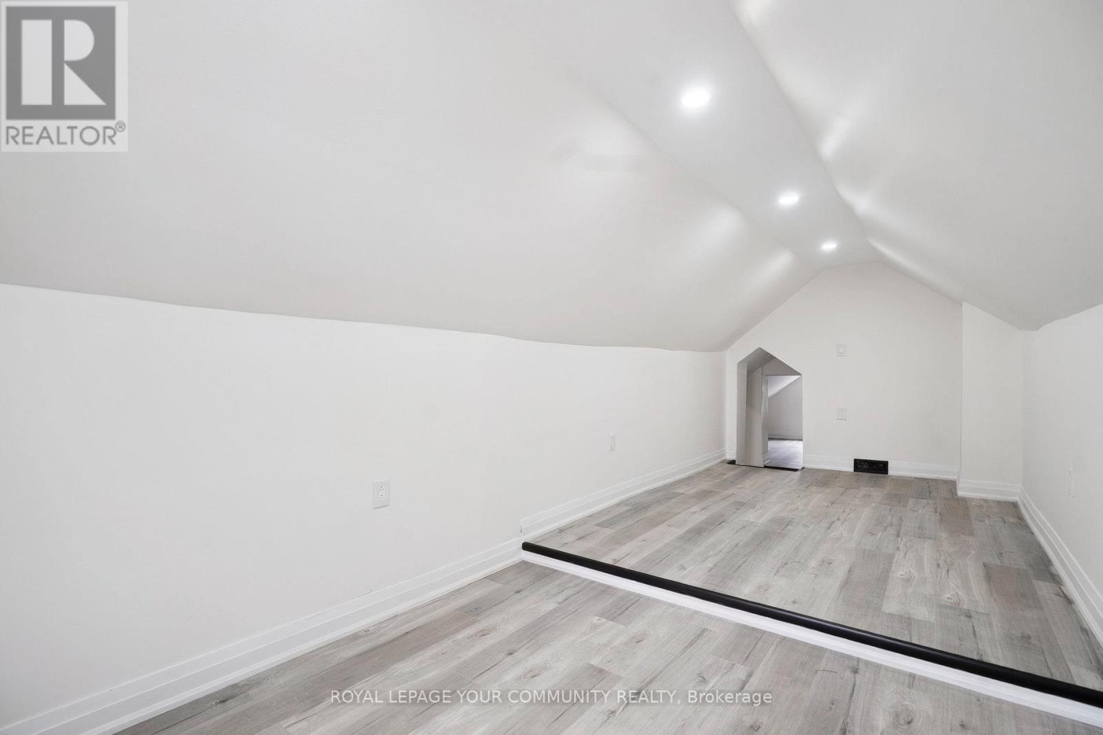 8 Merchison Avenue, Hamilton, ON - Indoor Photo Showing Other Room