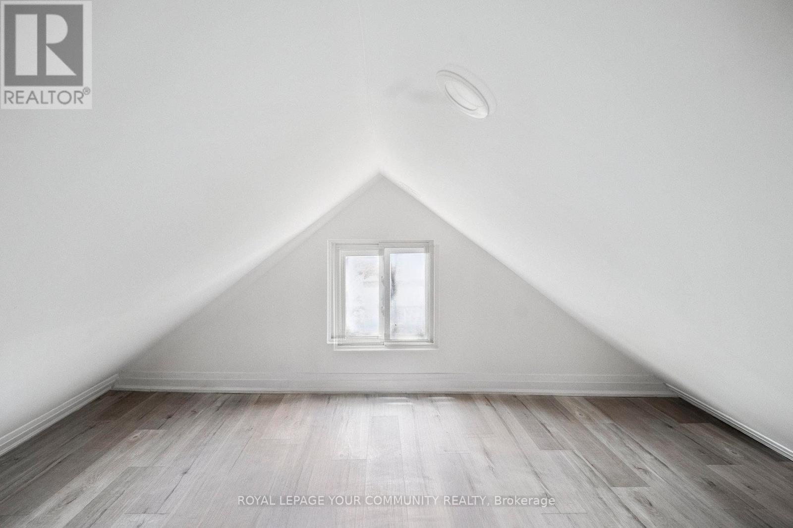 8 Merchison Avenue, Hamilton, ON - Indoor Photo Showing Other Room