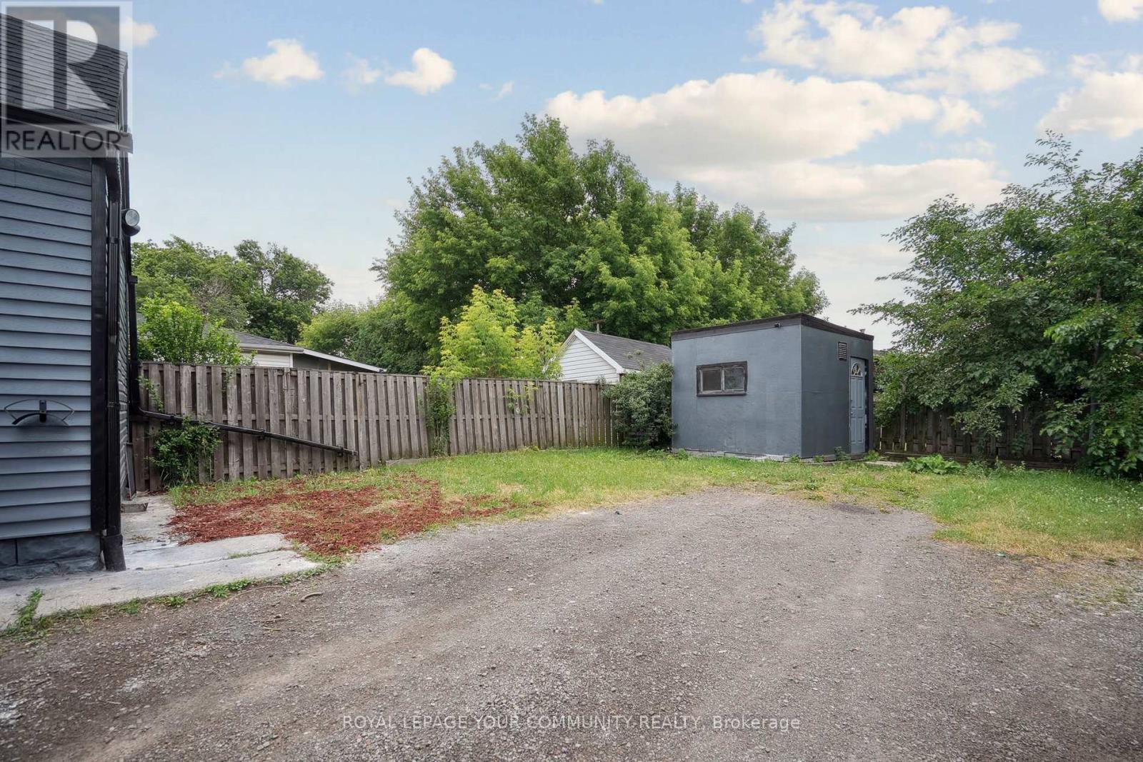 8 Merchison Avenue, Hamilton, ON - Outdoor