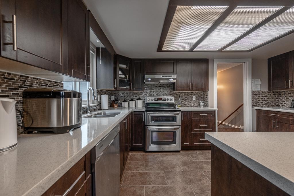 6478 130 Street, Surrey, BC - Indoor Photo Showing Kitchen With Double Sink With Upgraded Kitchen